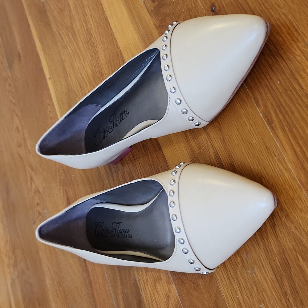 Claire Flowers Nude Leather Flats - Picture 2 of 12